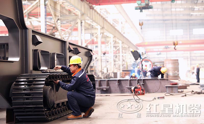 紅星機(jī)器建筑垃圾破碎設(shè)備生產(chǎn)車(chē)間